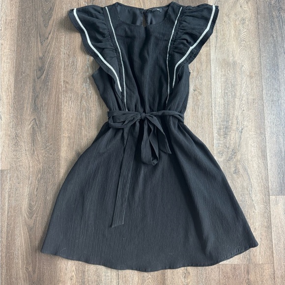 Banana Republic Dresses & Skirts - Banana Republic Dress.  Black with white details. Women’s size Medium.